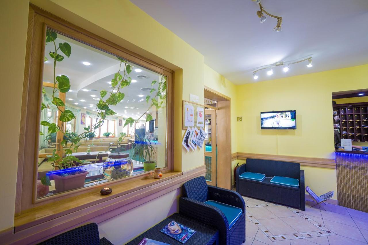 Hotel Euforia Nova Lesna Exterior photo